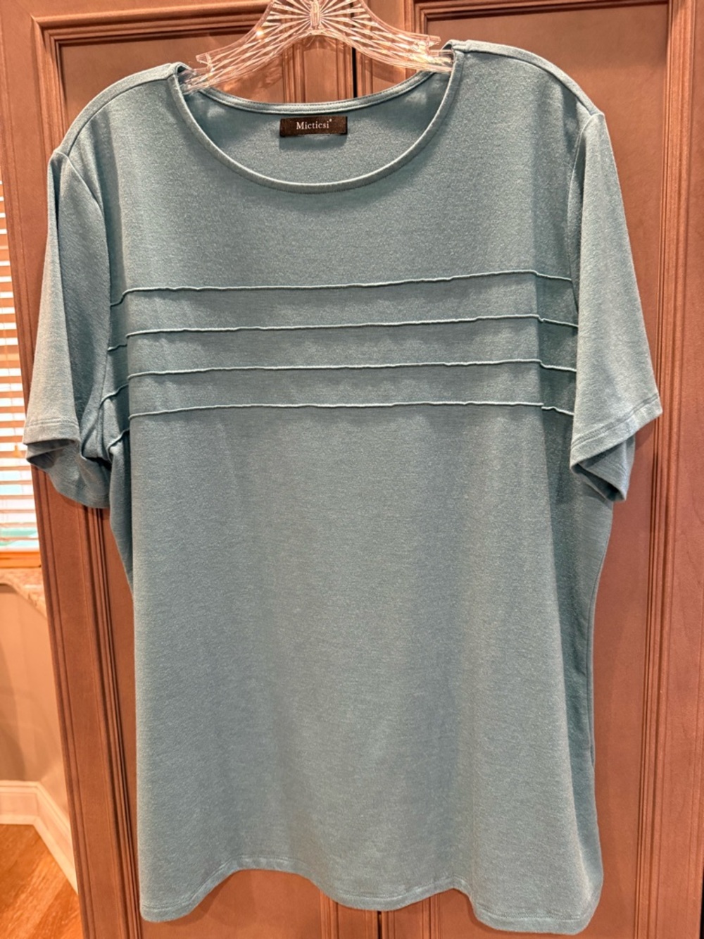 Seafoam Green XL Short Sleeve Top with Pleat Pattern